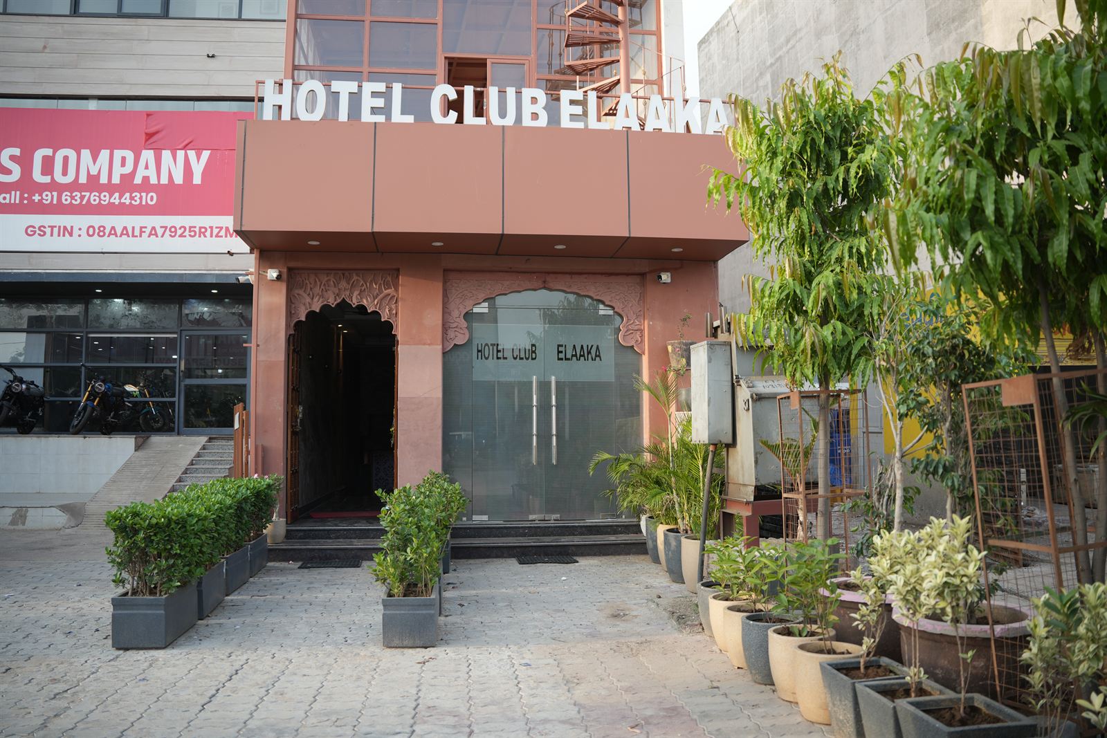 Hotel Club Elaaka Building