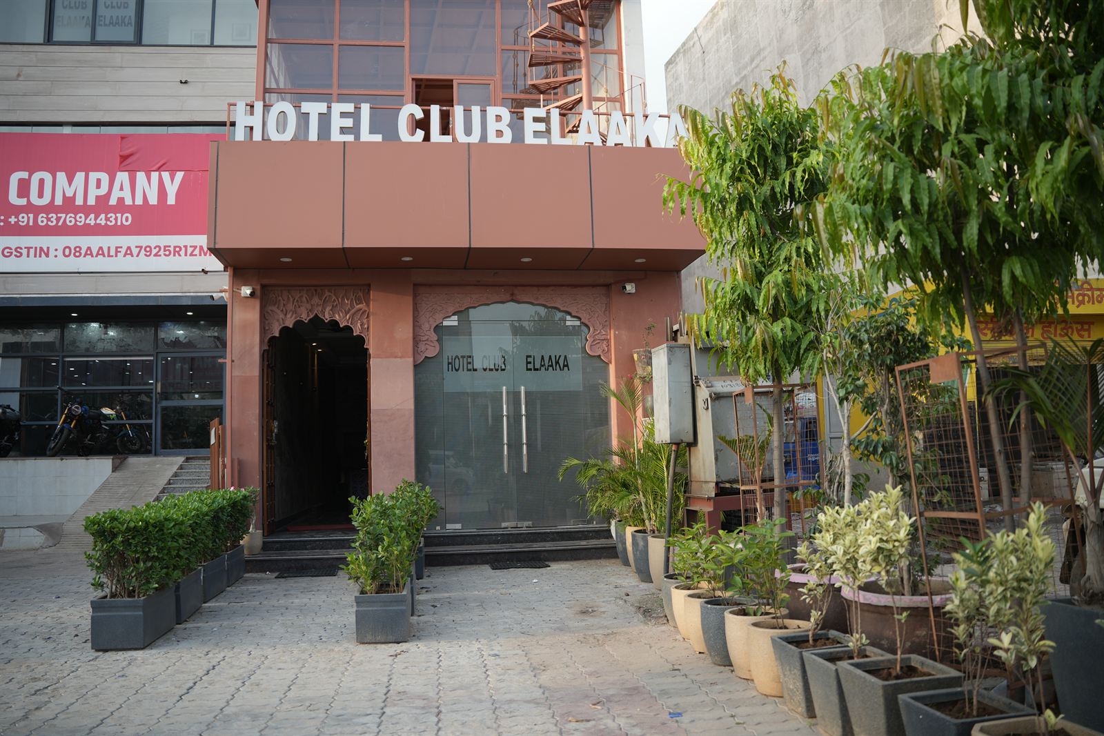 Hotel Club Elaaka Architecture & Entrance - Mani Tower