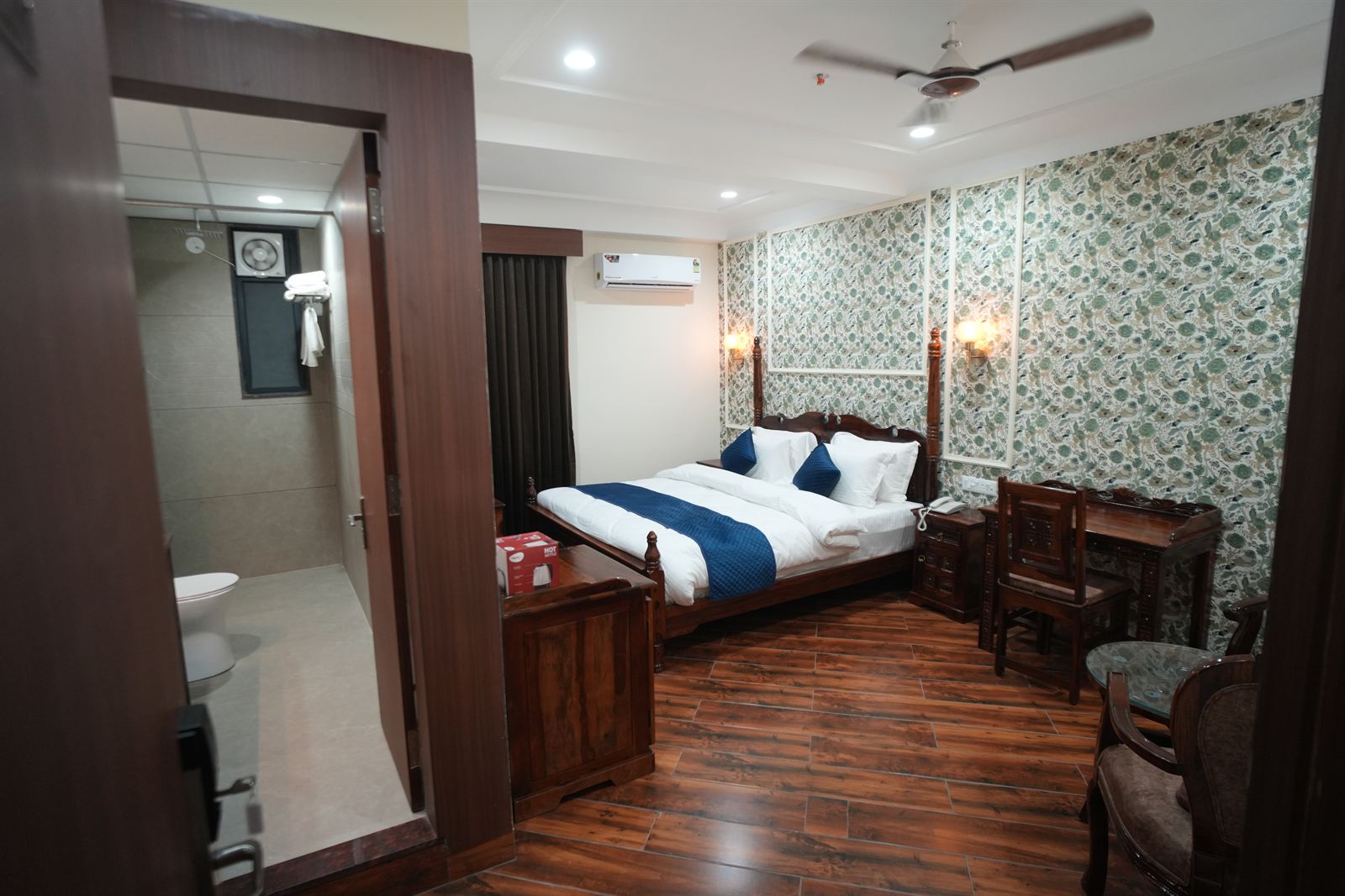 Executive Deluxe Luxury AC Room