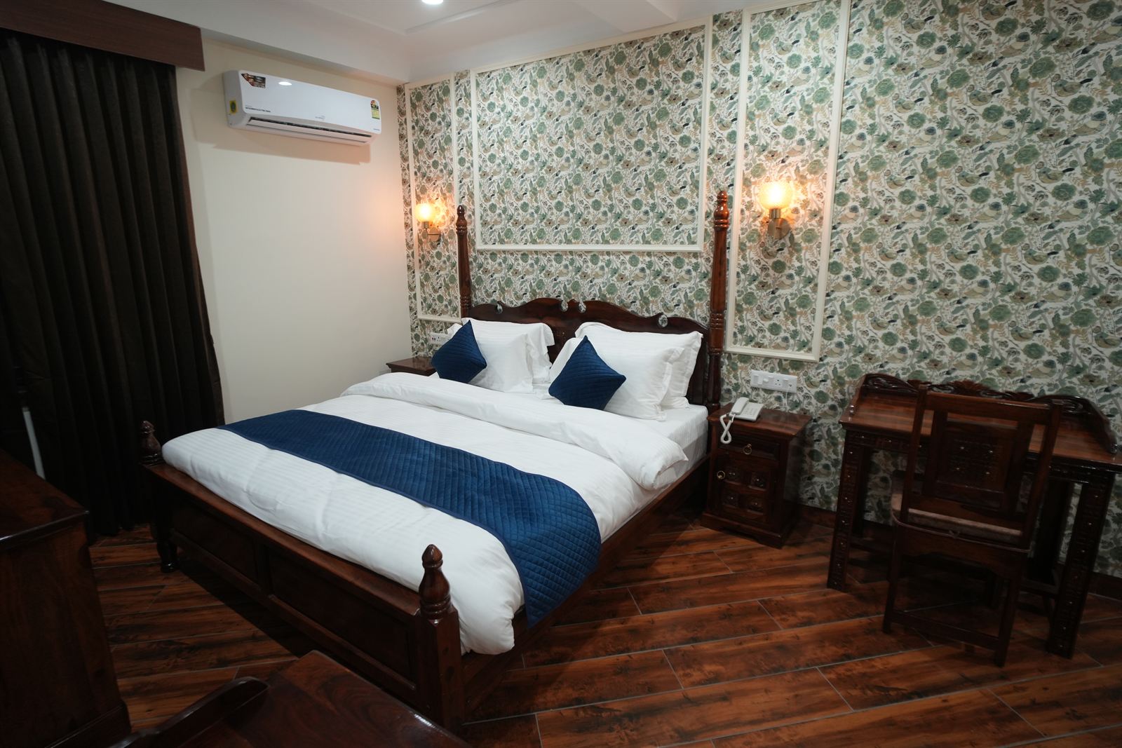 Executive Deluxe Luxury AC Room
