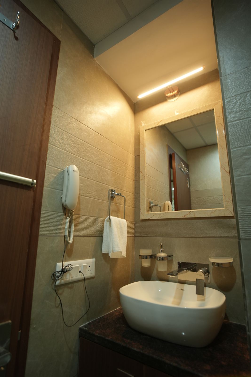 Modern Ensuite Bathroom & Luxury Amenities